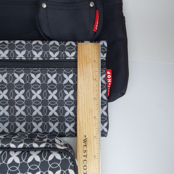 Skip * Hop Baby Essentials (5 items) and Mudpie Cow Socks + FREE GIFT - Picture 7 of 12